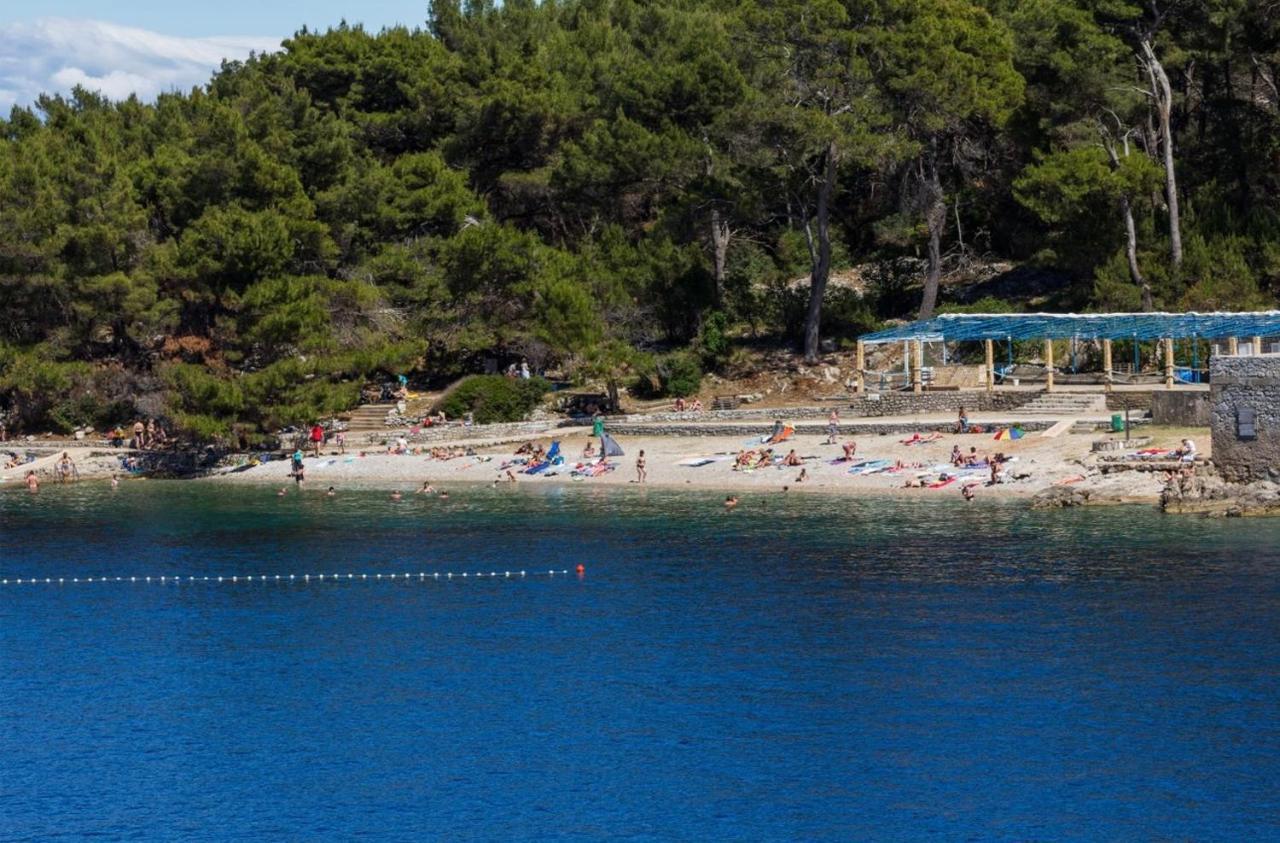 Mediterranes Ferienhaus M. Terrasse Veli Lošinj Exterior foto