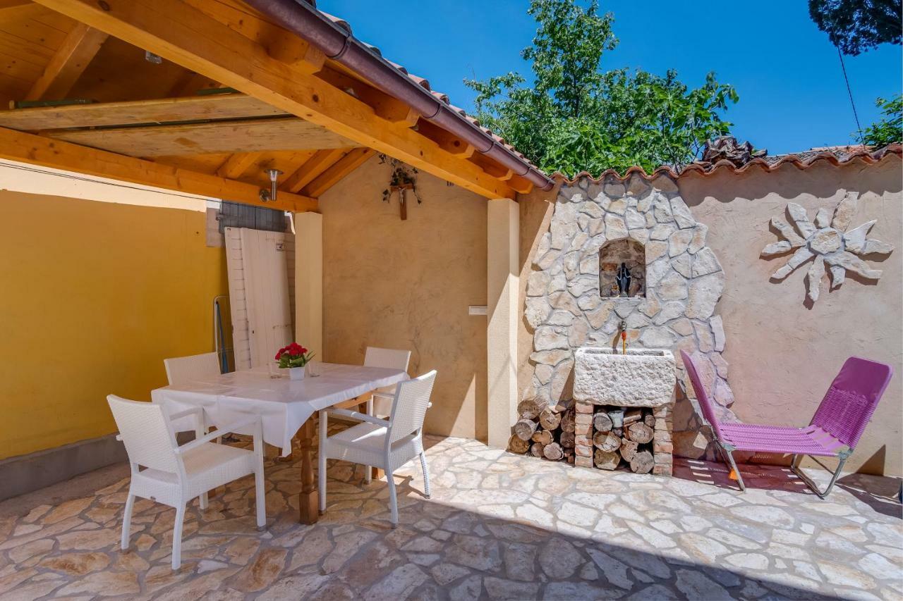 Mediterranes Ferienhaus M. Terrasse Veli Lošinj Exterior foto